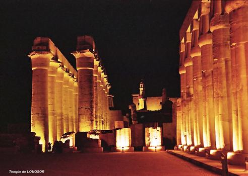 LOUQSOR – Temple de Louqsor, grande colonnade de l'allée processionnelle, vue de l'avant-cour d'Aménophis III
