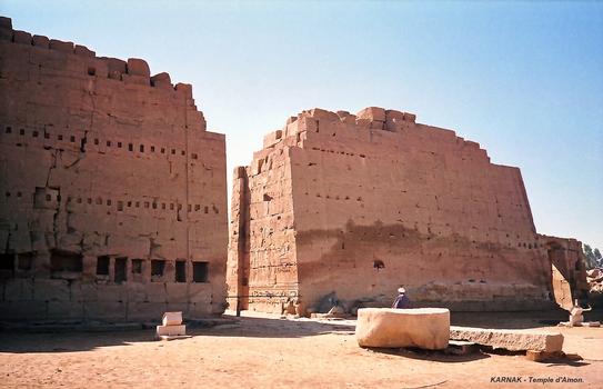 LOUQSOR, Temples de Karnak – Enceinte du Grand Temple d'Amon, le 8e pylone