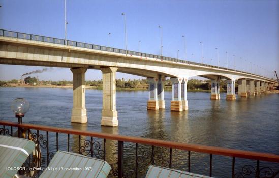 LOUQSOR - Récemment inauguré, ce pont relie Louqsor aux nécropoles de l'ancienne Thèbes,sur la rive occidentale du Nil
