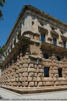 GRENADE (Andalousie) - l'ALHAMBRA, le Palais de Charles Quint, palais de style Renaissance édifié au XVIe pour l'Empereur, il possède un exceptionnel patio circulaire