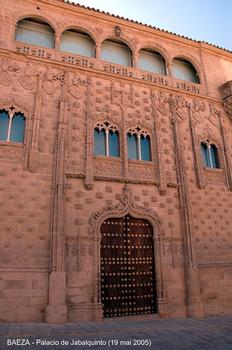 BAEZA (Andalousie), (ville inscrite au Patrimoine Mondial de l'Humanité) – Palais de Jabalquinto, édifice gothique avec une façade de style isabélin (influence flamande)