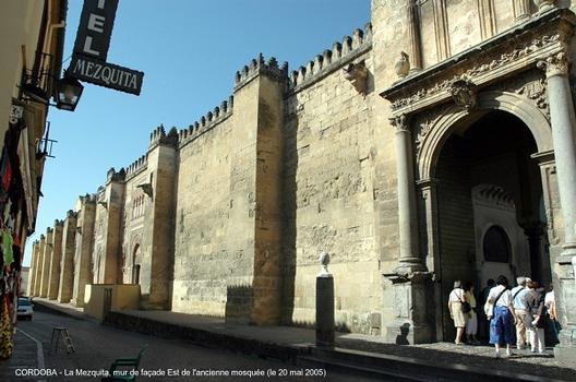 CORDOUE (Andalousie) – La Mezquita, la construction de la Grande Mosquée débuta au 8e siècle, trois agrandissements successifs lui donnèrent ses dimensions actuelles