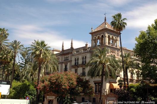 SEVILLA (Andalucia) – Hôtel ALFONSO XIII, palace de style néo-mudéjar ouvert en 1928, 146 chambres et suites