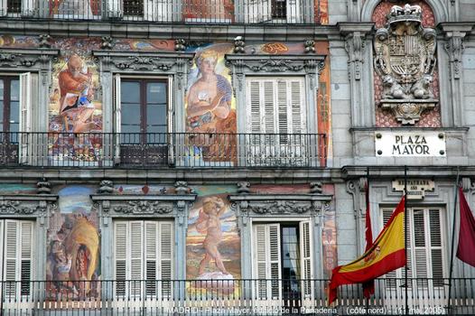 MADRID – « Plaza Mayor », ooeuvre de Juan Gómez de Mora, construite au XVIIe, forme un rectangle de 120m x 90m