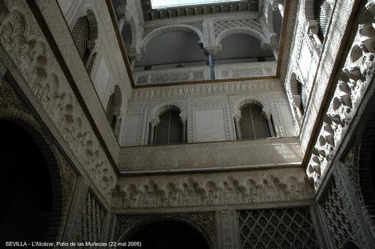 SEVILLA (Andalucia) – La construction des palais royaux de l'Alcázar s'étale sur plusieurs siècles, à partir du IXe. Les appartements de style mudéjar sont pour l'essentiel des XIVe et XVe. Au XVIe, Charles Quint fit également construire des appartements (les Salones de Carlos V)