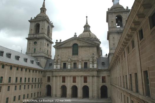 EL ESCORIAL (Madrid) – Monastère et Palais royal, construit au XVIè siècle, dans un style très austère voulu par Felipe II (dynastie des Habsbourg, fils de Charles Quint)