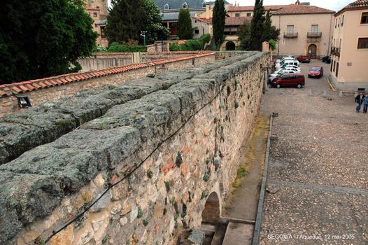 SEGOVIA (Castilla y León) – l'Aqueduc romain, construit sous le règne de l'Empereur Trajan, il est constitué de 20 400 blocs de granit assemblés sans aucun mortier