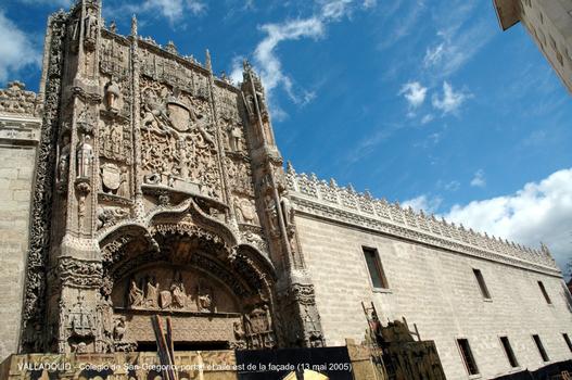 VALLADOLID (Castilla y León) – «Colegio de San Gregorio», cet édifice à la riche façade de style gothique hispano-flamand est de la fin du XVe siècle. En travaux de restauration jusqu'en 2006, il accueille en temps normal le Musée National de la Sculpture