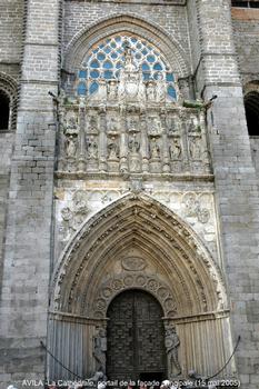 AVILA (Castille y León) – La Cathédrale, commencée au XIIe siècle dans un style roman tardif, sa construction s'est terminée au XVIe siècle selon le plan des premières cathédrales gothiques espagnoles