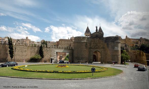 TOLEDO (Castilla-La Mancha) – Porte de Bisagra, reconstruite au XVIe