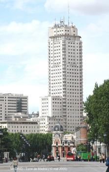 MADRID – «Torre de Madrid», achevé en 1957, cet édifice était l'un des plus hauts du monde en béton armé