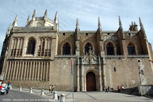 TOLEDO (Castilla-La Mancha) – Monastère de «San Juan de los Reyes», construit au XVe dans le style gothique avec apport de mudéjar. Le cloître de style gothique flamboyant est l'un des plus beaux d'Espagne