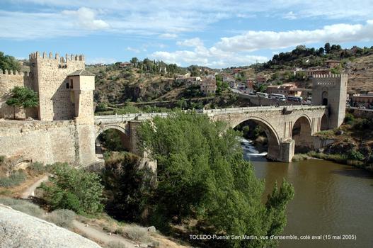 TOLEDO (Castilla-La Mancha) – Puente San Martin, construit au XIVe siècle, il franchit le rio Tajo à l'Ouest de la vieille ville. Aujourd'hui réservé aux piétons, il est situé en amont immédiat du Puente de la Cava