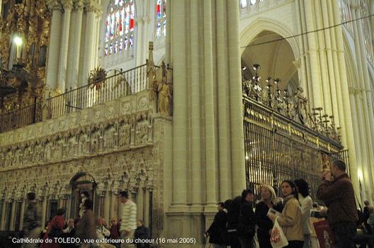TOLEDO (Castilla-La Mancha) – Cathédrale primatiale (XIIIe au XVe siècle), la nef inspirée du gothique français présente une particularité, commune à toutes les cathédrales gothiques espagnoles, le choeur est au centre de la nef, choeur et maître-autel sont séparés par des rangées de sièges