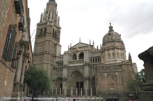 TOLEDO (Castilla-La Mancha) – Cathédrale primatiale (XIIIe au XVe siècle), la façade principale (Ouest) est disymétrique, avec une seule tour- clocher, cette caractéristique est également très fréquente en Espagne
