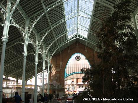 VALENCE (Valence) – « Mercado de Colón », cet ancien marché, construit de 1914 à 1928, par l'architecte Francisco Mora Berenguer, présente la transition du style Art nouveau au style Art-déco