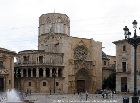 VALENCE (Valence) – La Cathédrale, commencée en 1262, sur l'emplacement de la grande mosquée, sa construction s'est poursuivie jusqu'au XVIIIe. Les styles roman, gothique et baroque sont présents