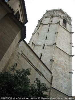 VALENCE (Valence) – La Cathédrale, commencée en 1262, sur l'emplacement de la grande mosquée, sa construction s'est poursuivie jusqu'au XVIIIe. Les styles roman, gothique et baroque sont présents