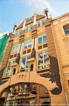 TALLIN (Estonie) – La façade « Art nouveau » du 18, rue Pikk est de 1911