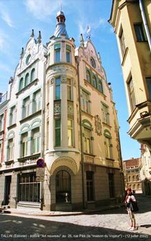 TALLIN (Estonie) – Au 25, rue Pikk, se dresse l'édifice « Art nouveau », surnommé « la maison du Voyeur »