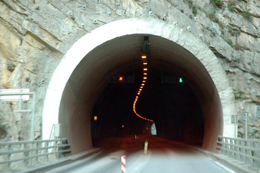 Commune de Malaussène (06, Alpes-Maritimes) – Tunnel du Reveston, RN 1202, tête d'ouvrage sud