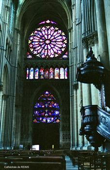 REIMS (51,Marne) – Cathédrale Notre-Dame, la nef, vue vers le portail