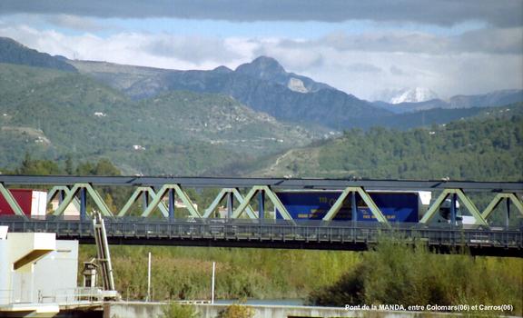 Pont de la MANDA (06, Alpes-Maritimes) – En retrait du littoral c'est, encore temporairement, le principal pont de franchissement du Var. La RD 2210 l'emprunte entre les communes de Colomars et de Carros