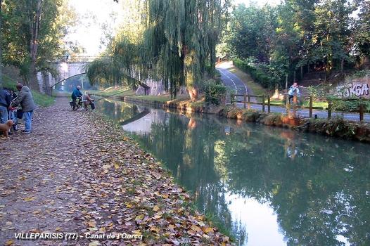 VILLEPARISIS (77270) – Le canal de l'Ourcq dans la tranchée de Sevran-Villeparisis