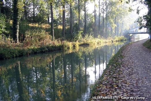 VILLEPARISIS (77270) – Le canal de l'Ourcq dans la tranchée de Sevran-Villeparisis