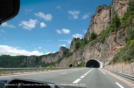 Autoroute A 75 – Tunnel du Pas de l'Escalette, par les deux tubes de ce tunnel l'A 75 quitte la vallée méditerranéenne de Lodève et débouche sur le haut-plateau du Larzac