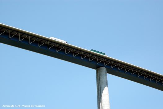 VERRIERES (12, Aveyron) – Viaduc de l'A 75, passage de deux semi-remorques de 35 T à 140 m de hauteur