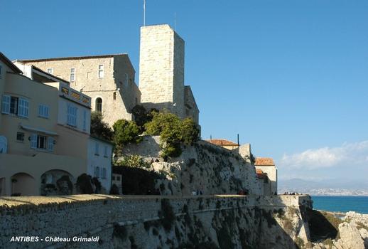 ANTIBES (06, Alpes-Maritimes) – Château Grimaldi-Musée Picasso, terrasse sur la Promenade Amiral-de-Grasse