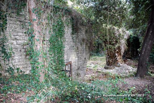 Überreste des römischen Aquädukts von Antibes