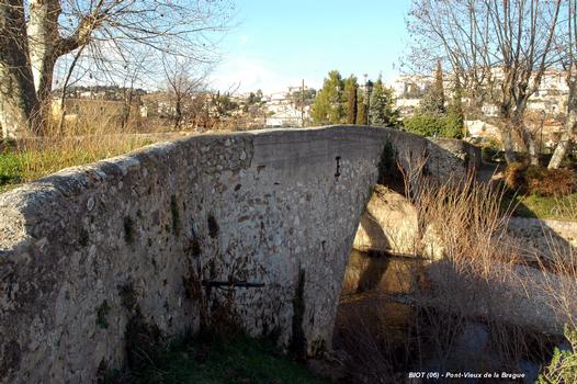 BIOT (06, Alpes-Maritimes) – Pont-Vieux de Saint-Jean, pont du 17e siècle, sur la Brague