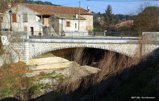 BIOT (06, Alpes-Maritimes) – Pont Muratore (1934), pont de la RD 704 (route Antibes-Biot) sur la Brague