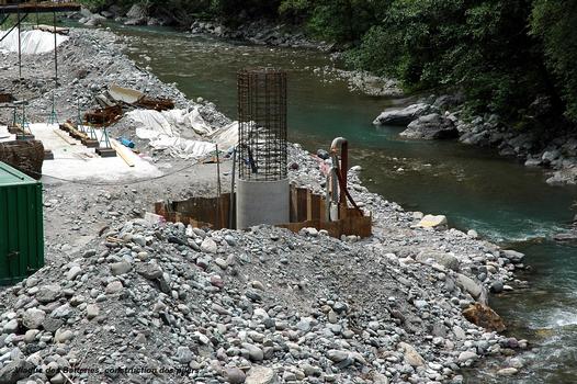 UTELLE & TOURNEFORT (06, Alpes-Maritimes) – Nouveau « Pont des Batteries », construction des piliers du viaduc