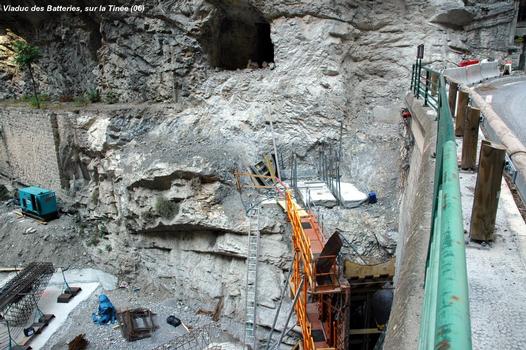 UTELLE & TOURNEFORT (06, Alpes-Maritimes) – Nouveau « Pont des Batteries », ancrages de la culée de rive droite dans la roche massive de la falaise