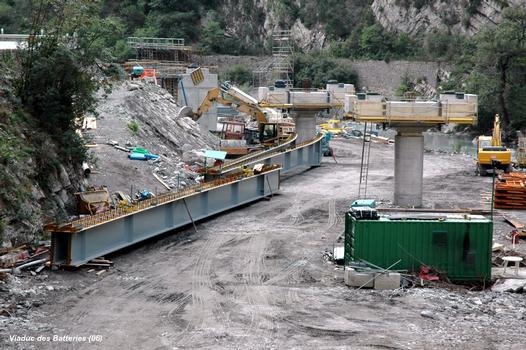 UTELLE & TOURNEFORT (06, Alpes-Maritimes) – Nouveau « Pont des Batteries », bardage des premières poutres métalliques