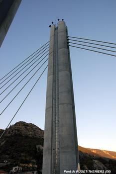 PUGET-THENIERS (06, Alpes-Maritimes) – Le Pont du Var, pylone aval avec son échelle d'ascension