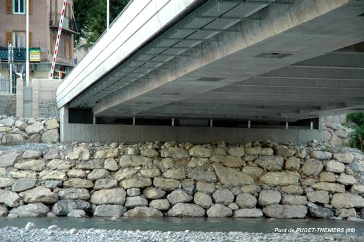 PUGET-THENIERS (06, Alpes-Maritimes) – Le Pont du Var, culée rive-gauche