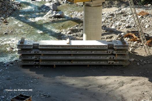 UTELLE & TOURNEFORT (06, Alpes-Maritimes) – Nouveau « Pont des Batteries », dalles préfabriquées en attente
