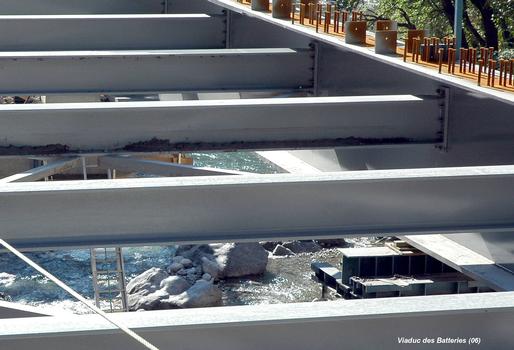 UTELLE & TOURNEFORT (06, Alpes-Maritimes) – Nouveau « Pont des Batteries », détail sur les poutres et leurs entretoises