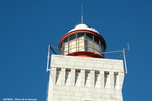 ANTIBES (06, Alpes-Maritimes) – Phare de La Garoupe, la lanterne, des stores protègent les équipements de l'ensoleillement