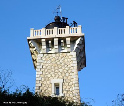 VALLAURIS (06, Alpes-Maritimes) – Phare « de Vallauris » construit de 1923 à 1927 à 150m d'altitude, hauteur 19m, portée: 15 milles