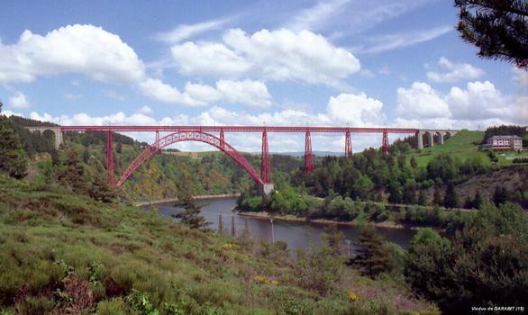 Viaduc de GARABIT (15,Cantal), sur la ligne ferroviaire Béziers-Neussargues, franchissement de la vallée de la Truyère