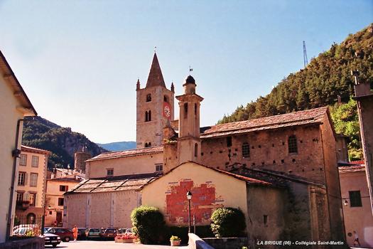 LA BRIGUE (06, Alpes-Maritimes) – Collégiale Saint-Martin, vue du nord, (au premier-plan: chapelle de l'Assomption)