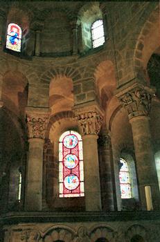 ST-NECTAIRE (63, Puy-de-Dôme) – Eglise Saint-Nectaire, colonnes du choeur