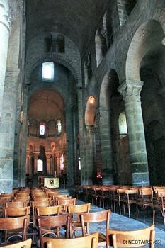 ST-NECTAIRE (63, Puy-de-Dôme) – Eglise Saint-Nectaire, nef