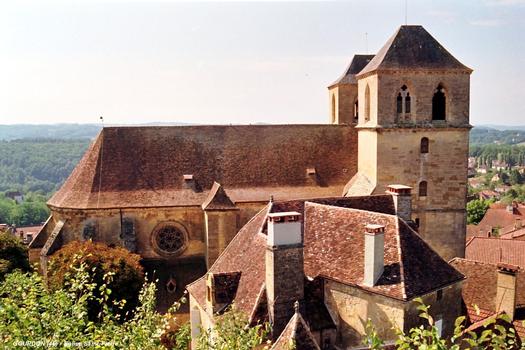 GOURDON (46, Lot) – Eglise Saint-Pierre du 14e siècle