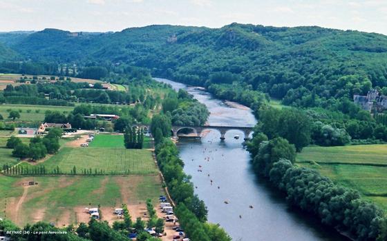 BEYNAC-et-CAZENAC (24, Dordogne) – Le pont ferroviaire sur la Dordogne